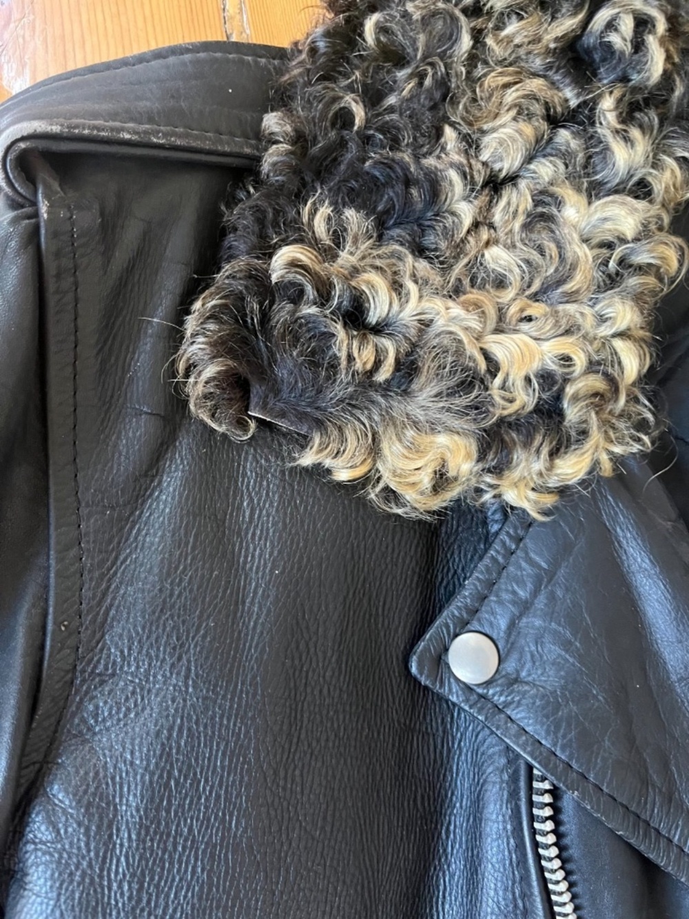 Leather Jacket Vintage Customized with Genuine Fur Collar and Hand Painting - Picture 11 of 12